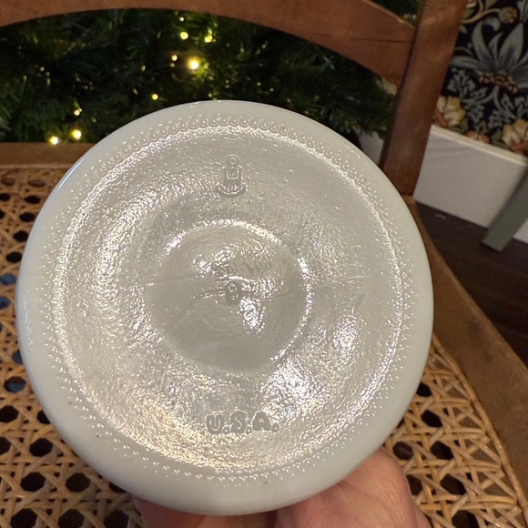 💕 1978 Anchor Hocking Candlestick Bud Vase Hooped Milk Glass White MCM - Picture 2 of 5